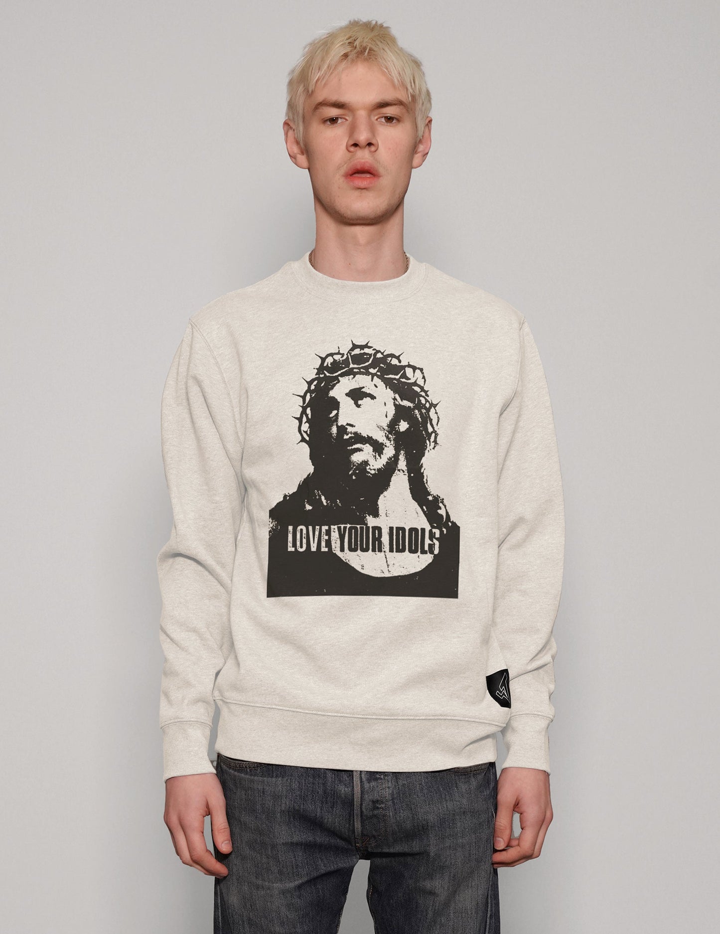 "Love Your Idols" Sweatshirt in Ecru