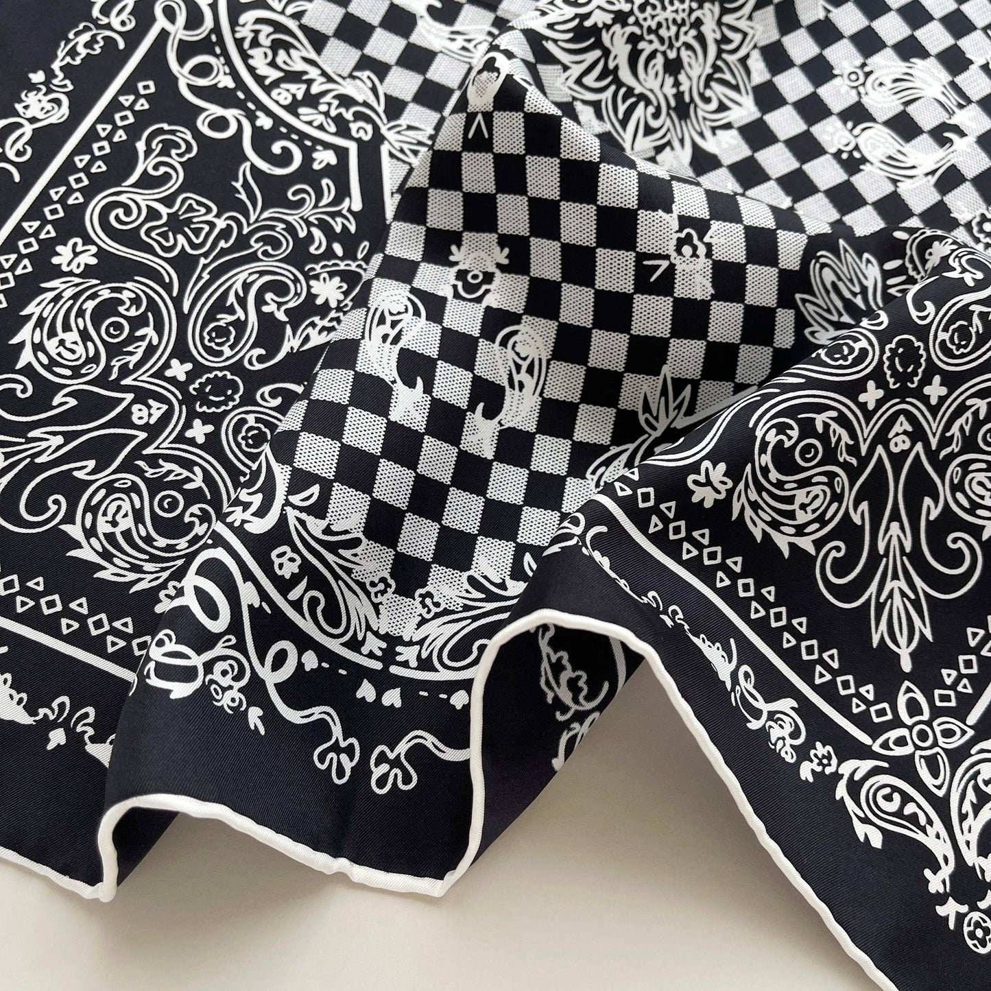 Classic Baroque Check Silk Scarf - 53cm Hand-rolled Men's Square Neckerchief Women's Bandana