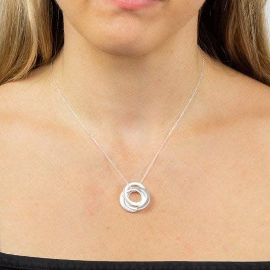 Triple Interlinked Circles Necklace N4454