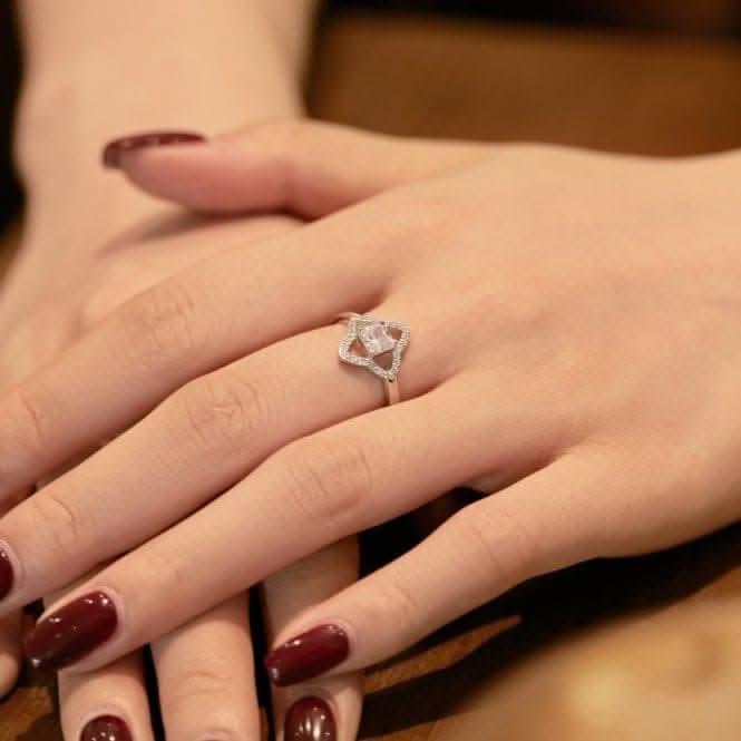 Sterling Silver Rhodium Plated Sparkling Zirconia Lucky 4 Leaf Ring ERLR009